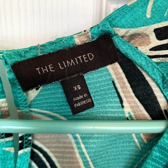 The Limited Women's Size Extra Small Green Printed Top - Picture 2 of 4